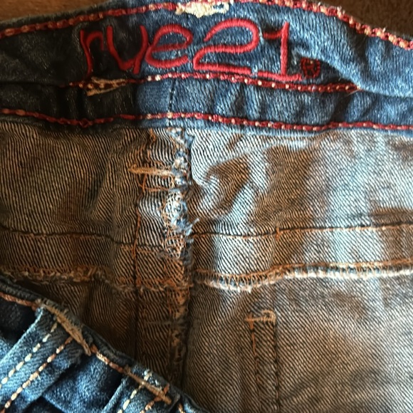 Shorts - Picture 3 of 7